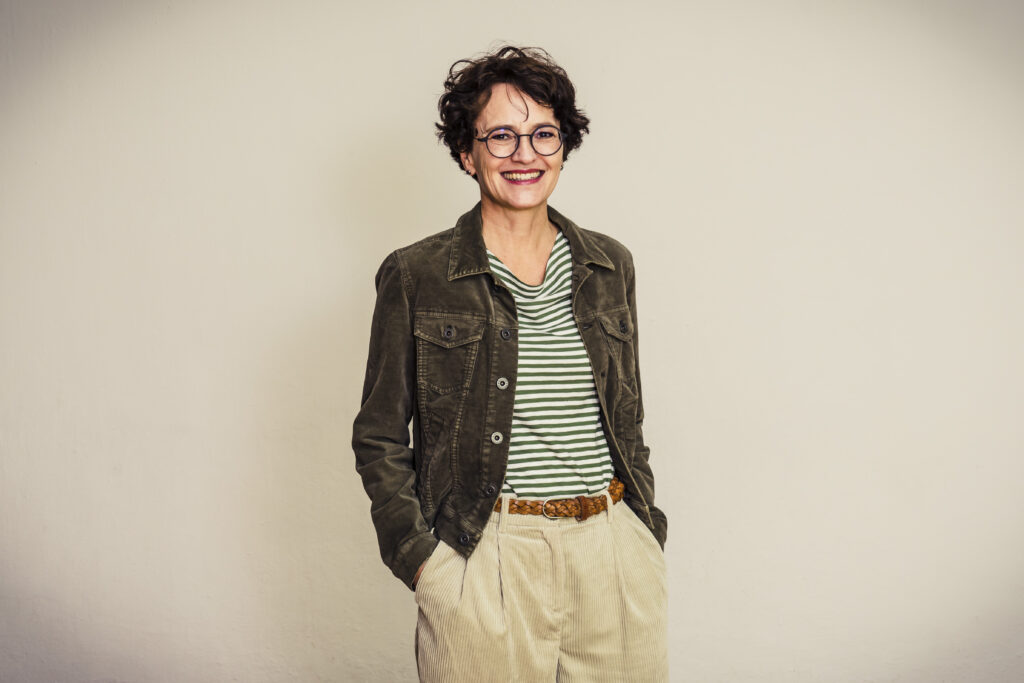Eva Dragosits lächelt entspannt in die Kamera