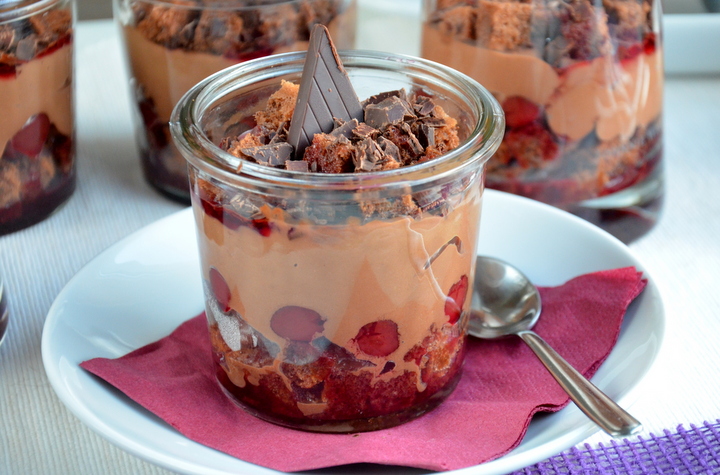 Schoko-Weichsel-Dessert im Glas