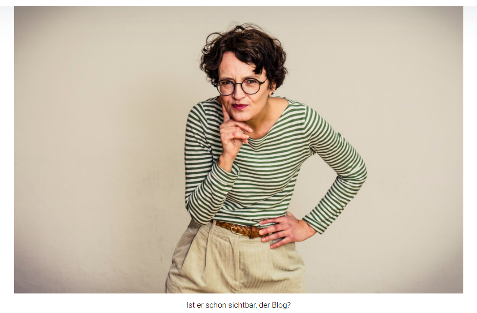 Screenshot: Eva Dragosits blickt suchend in die Kamera